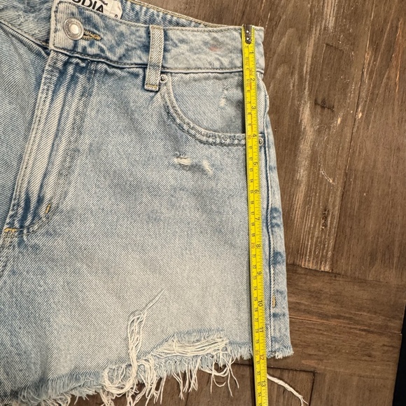 Dynamite Claudia Jean Shorts - Light Wash - High Rise (Size 0 | 25) - Picture 6 of 8